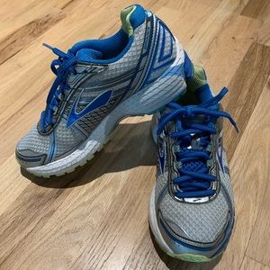 Brooks Adrenaline GTS 15 (fits like a 7 NOT 7.5)